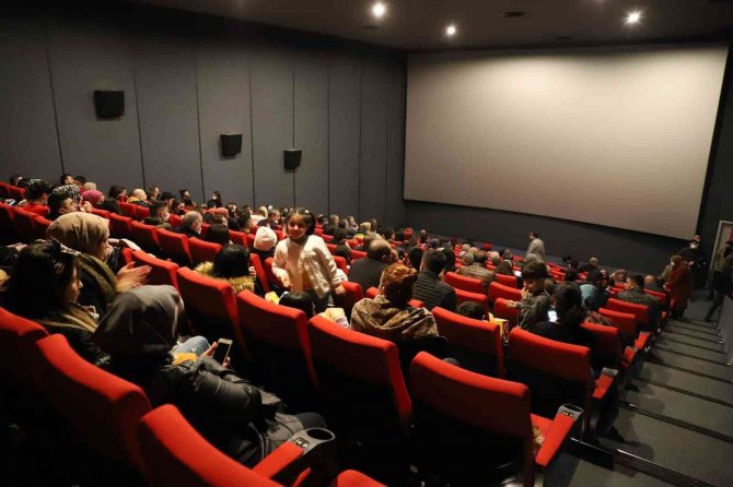 Karla mücadelenin kahramanları ’Kesişme; İyi ki Varsın Eren’ filmini izledi