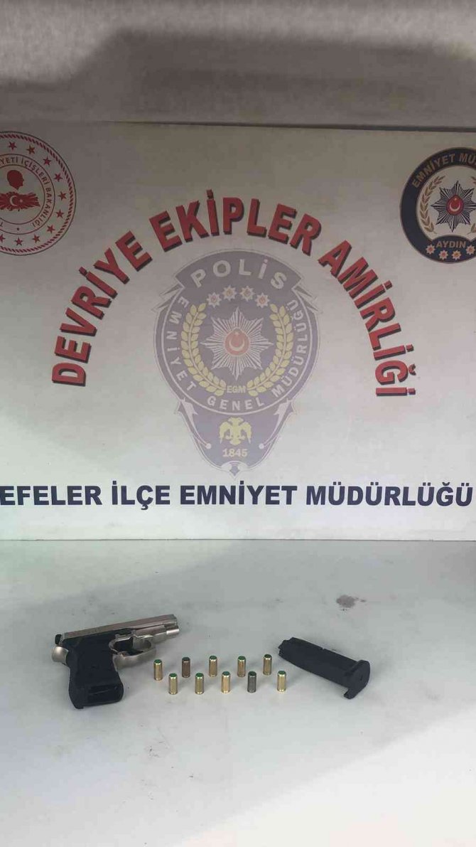 Otomobil hırsızları polisten kaçamadı