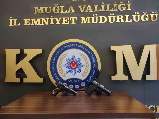 Ruhsatsız silahlar ele geçirildi