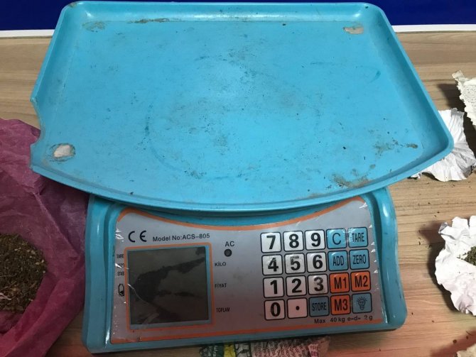 Zehir taciri, satışa hazır haldeki uyuşturucularla kıskıvrak yakalandı