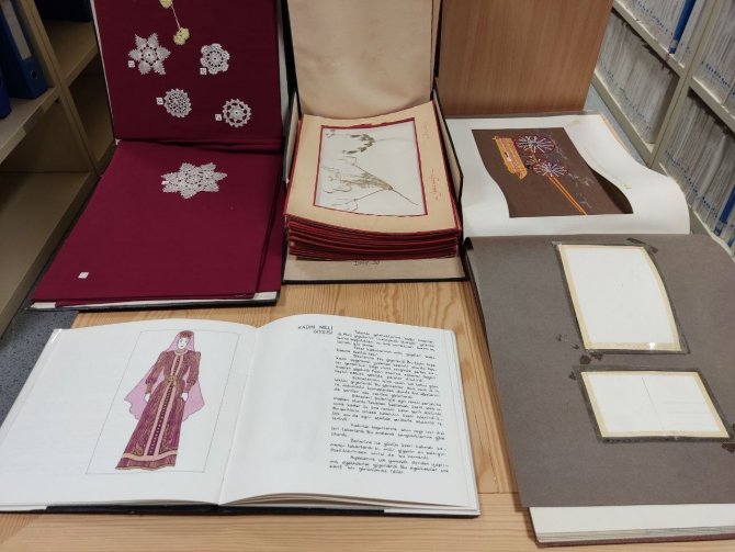 1900’lü yıllarda elle yazılan tezler akademik çalışmalara örnek oluyor