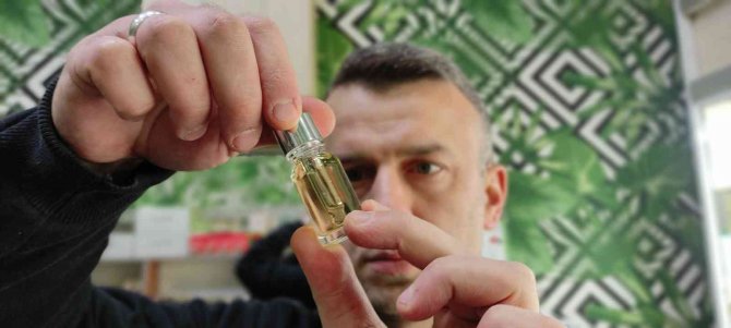 Altını toz hâline getirip kralların suyunu yaptı