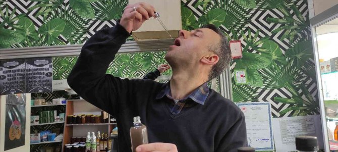 Altını toz hâline getirip kralların suyunu yaptı