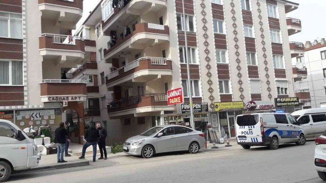 Balkon demirini keserken dördüncü kattan düşerek hayatını kaybetti