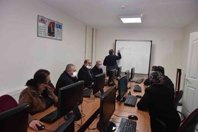 Başkent’te bilgisayar eğitimine muhtarlardan yoğun ilgi