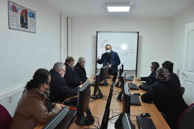 Başkent’te bilgisayar eğitimine muhtarlardan yoğun ilgi