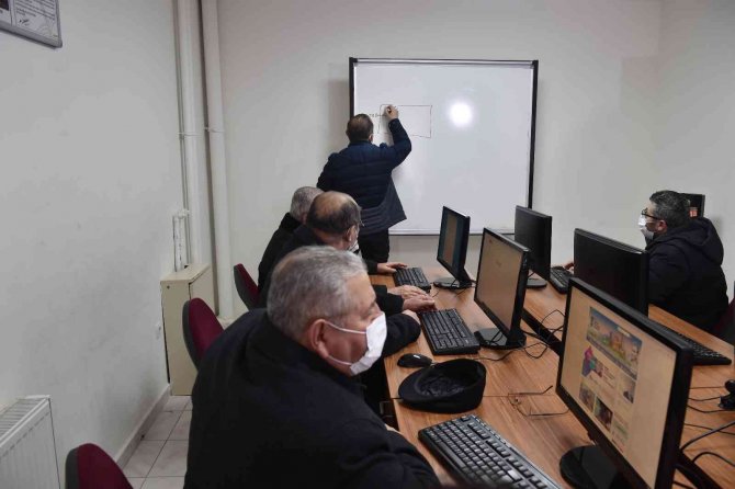 Başkent’te bilgisayar eğitimine muhtarlardan yoğun ilgi