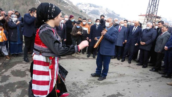 Binali Yıldırım, Kuşköy’de "Kuş dili" ile karşılandı