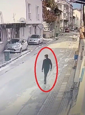 Elini kolunu sallayarak bisikleti çaldı, o anlar kameralara yansıdı