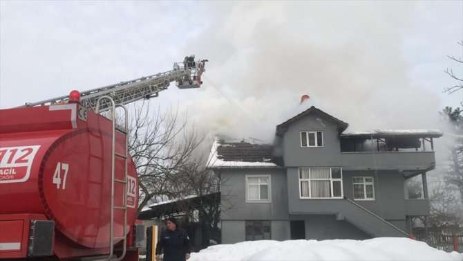 Düzce'de çıkan yangında müstakil ev hasar gördü