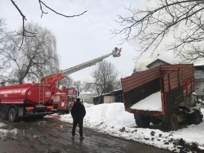 Düzce'de çıkan yangında müstakil ev hasar gördü