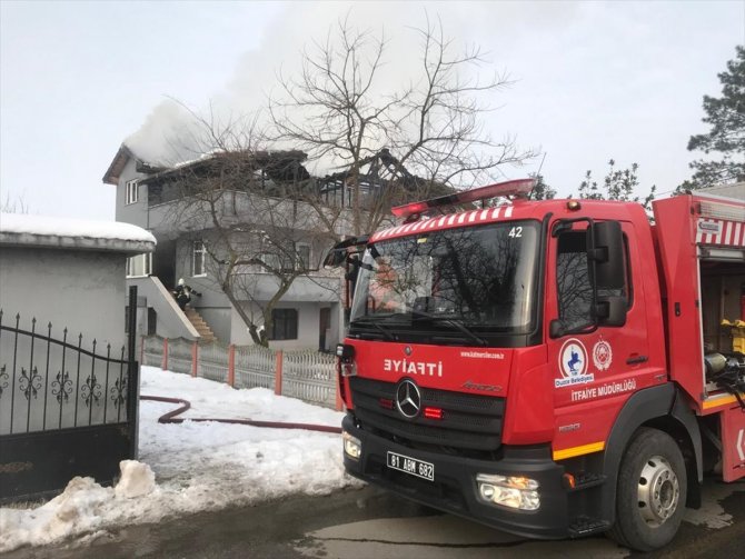 Düzce'de çıkan yangında müstakil ev hasar gördü