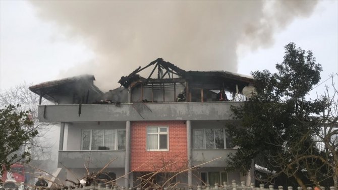 Düzce'de çıkan yangında müstakil ev hasar gördü