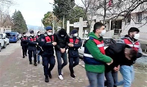 İmzayı attıktan sonra 75 bin TL’lik panel çalan şebekeden bir kişi daha tutuklandı