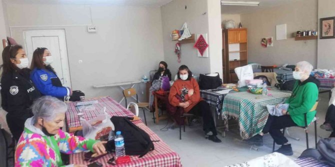 Kadın polislerden kadınlara KADES bilgilendirmesi