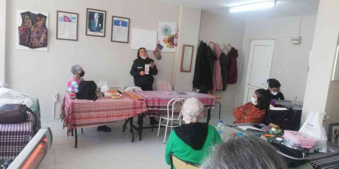 Kadın polislerden kadınlara KADES bilgilendirmesi