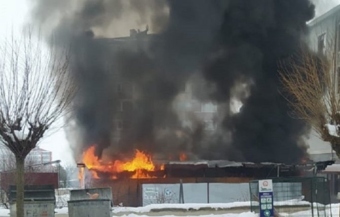 Kağıt deposunda korkutan yangın