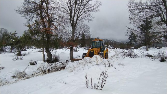 Kar nedeniyle yaylada mahsur kalan aile kurtarıldı