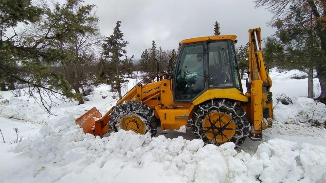 Kar nedeniyle yaylada mahsur kalan aile kurtarıldı