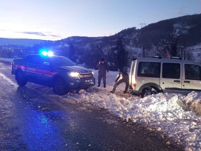 Mahsur kalanların jandarma kurtardı