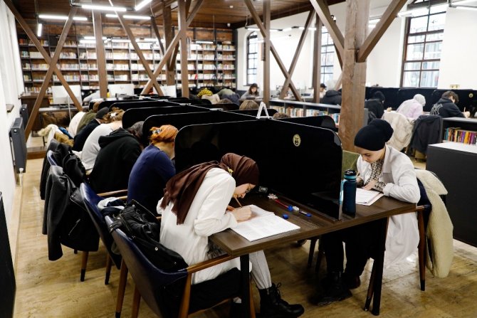 Nöbetçi kitaphanelerde sınav yoğunluğu