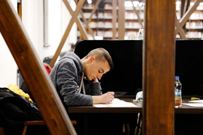 Nöbetçi kitaphanelerde sınav yoğunluğu