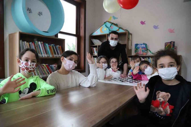 Öğrenciler yarıyıl yorgunluğunu Eğlenceli Çocuk Kütüphanesi’nde atıyor