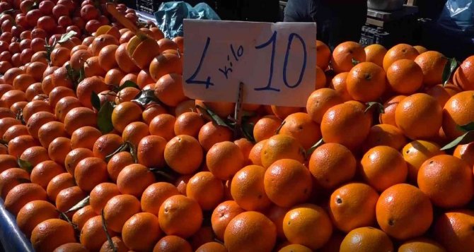 Olumsuz hava koşulları pazarda tezgah sayısını da fiyatları da düşürdü
