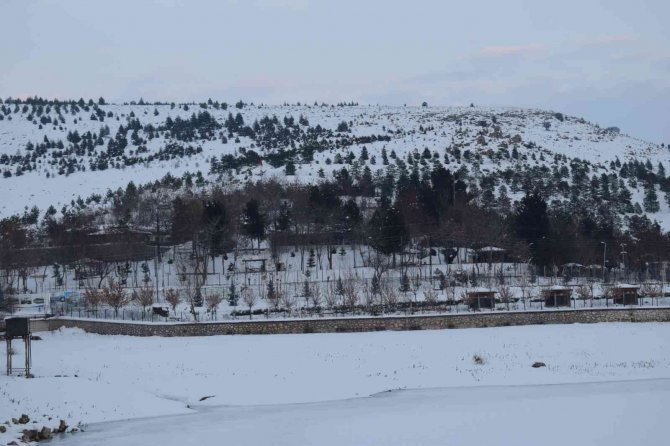 Orduzu göleti buz tuttu