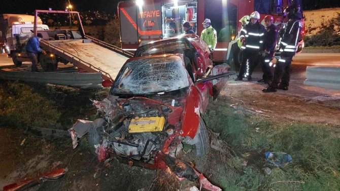 Otomobiliyle bariyere çarpan sağlık memuru ölümden döndü