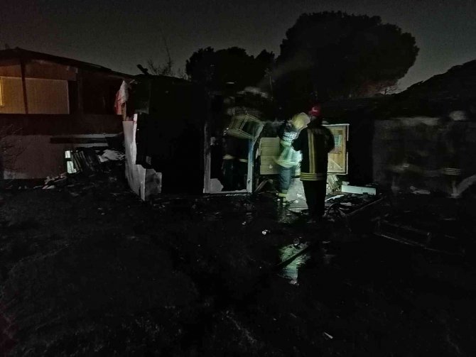 Taklacı güvercinlerin kümesi alev alev yandı