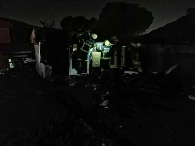 Taklacı güvercinlerin kümesi alev alev yandı