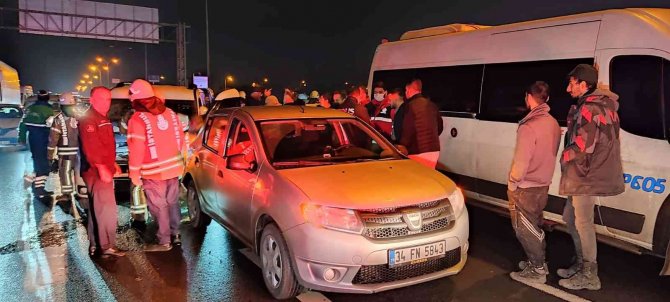 TEM Otoyolu’nda meydana gelen iki kazada 7 araç birbirine girdi: 4 yaralı