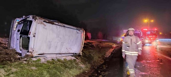 TEM Otoyolu’nda meydana gelen iki kazada 7 araç birbirine girdi: 4 yaralı