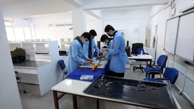 Mesleki eğitim merkezlerinde öğrenci sayısı bir ayda yüzde 70 arttı