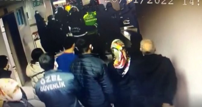 Acil Servis’te hasta yakınlarından sağlık görevlilerine yumruklu saldırı