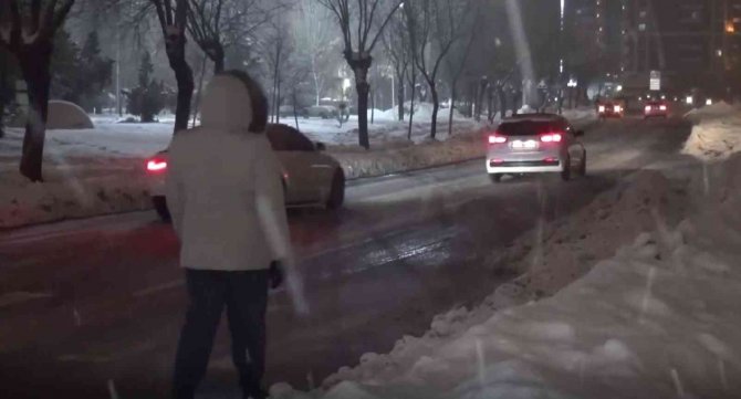 Aksaray’da kar yağışı kenti yeniden beyaza bürüdü