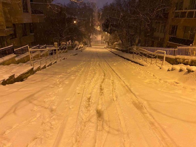 Ankara’da kar yağışı etkili oldu