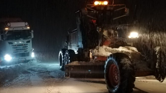 Antalya-Konya karayolu tırların geçişine kapatıldı