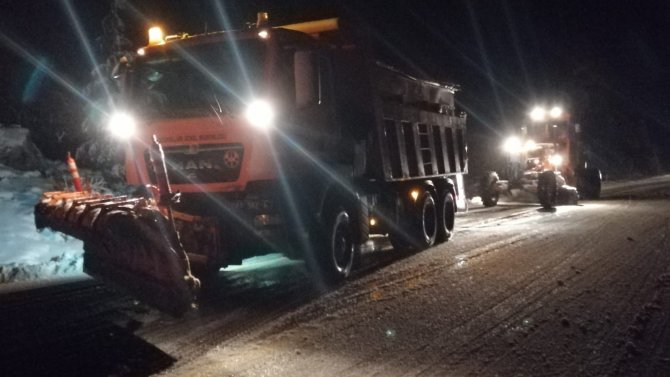 Antalya-Konya karayolu tırların geçişine kapatıldı