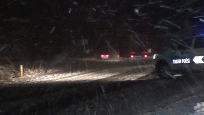 Antalya-Konya karayolu tırların geçişine kapatıldı