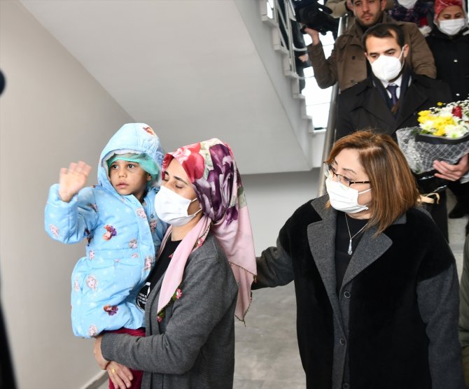 Taburcu edilen "minik Asiye" memleketi Gaziantep'e döndü