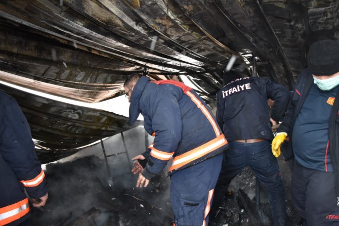 Çatı yangını korkuttu