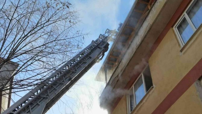 Çatı yangınında can pazarı