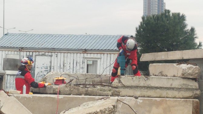 Deprem tatbikatı gerçeğini aratmadı