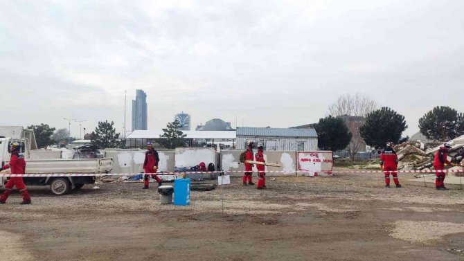 Deprem tatbikatı gerçeğini aratmadı