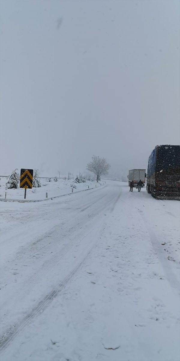 Antalya-Denizli kara yolu ulaşıma kapandı