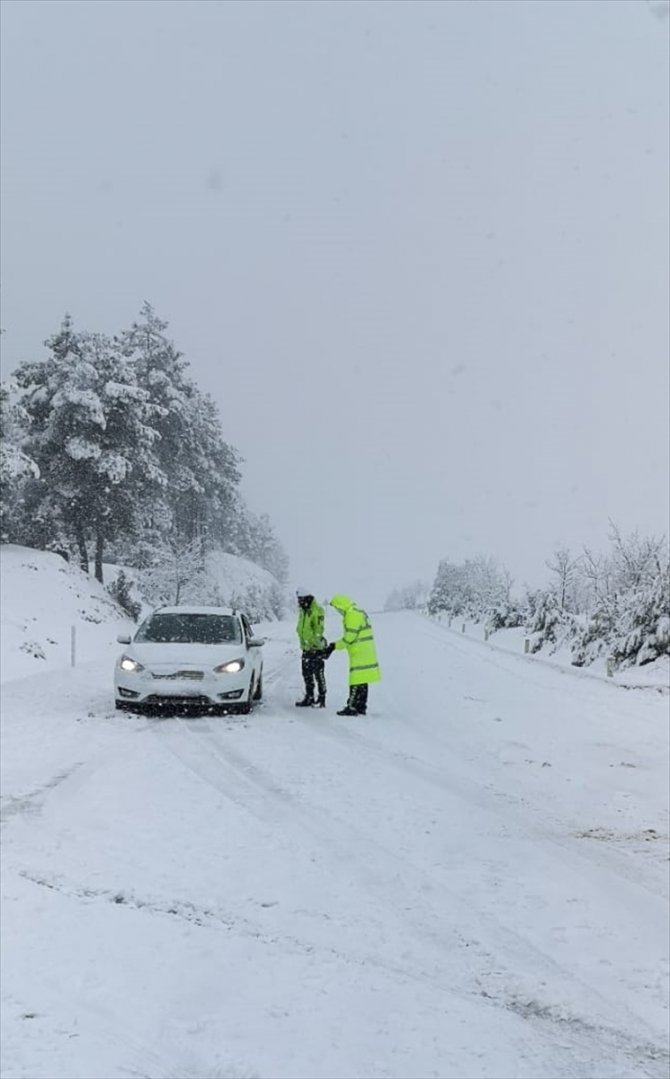 Antalya-Denizli kara yolu ulaşıma kapandı