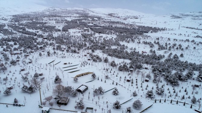 Meram beyaz örtüsüyle görenleri büyülüyor