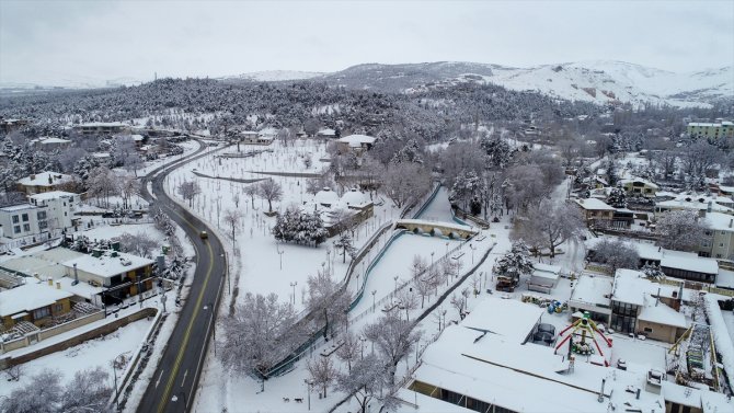 Meram beyaz örtüsüyle görenleri büyülüyor